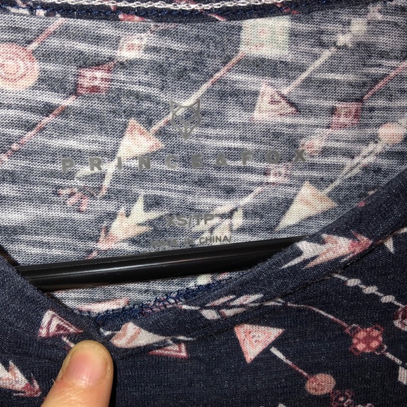 Aztec pattern tee! - Picture 2 of 2